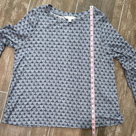 LC Lauren Conrad Navy heart Patterned trumpet sleeve Blouse - Picture 9 of 9